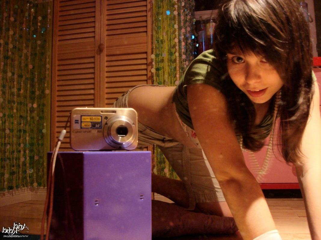 16P Cute teen Ariel Rebel shooting how she toying her shaved meaty pussy