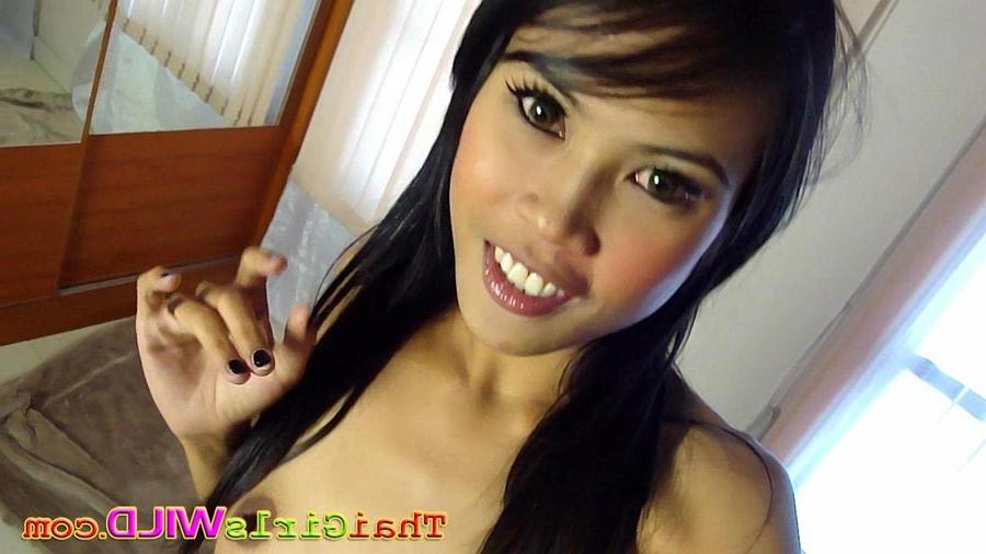 16P Hot Thai Girlfriend Flashing Her Tiny Asian Tits And Shaved Pussy