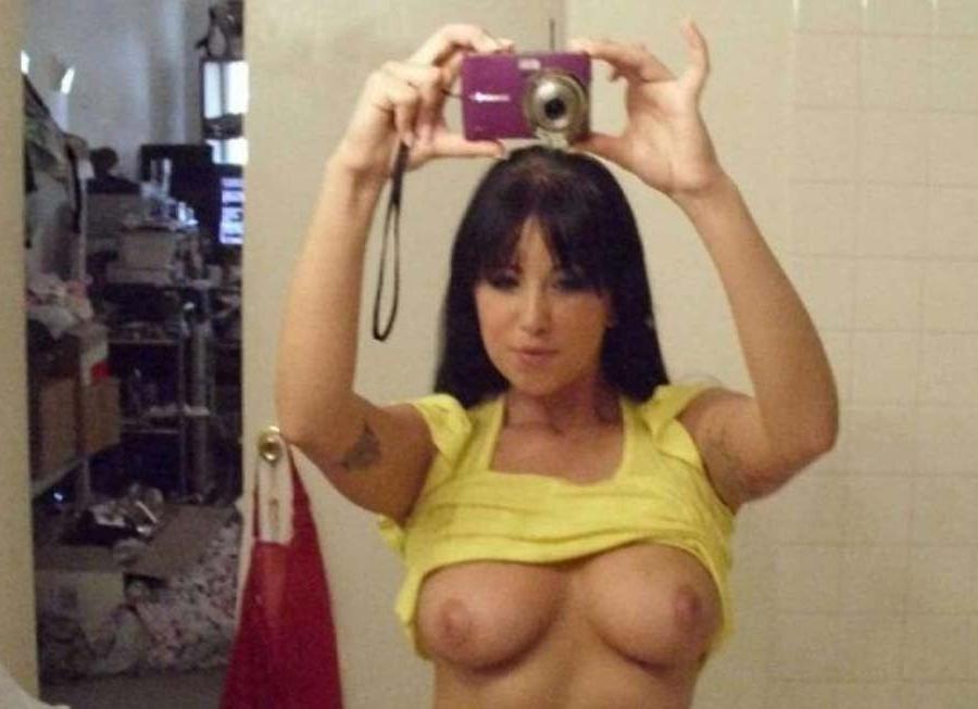 15P Picture gallery of an amateur heavy-chested honey selfshooting 