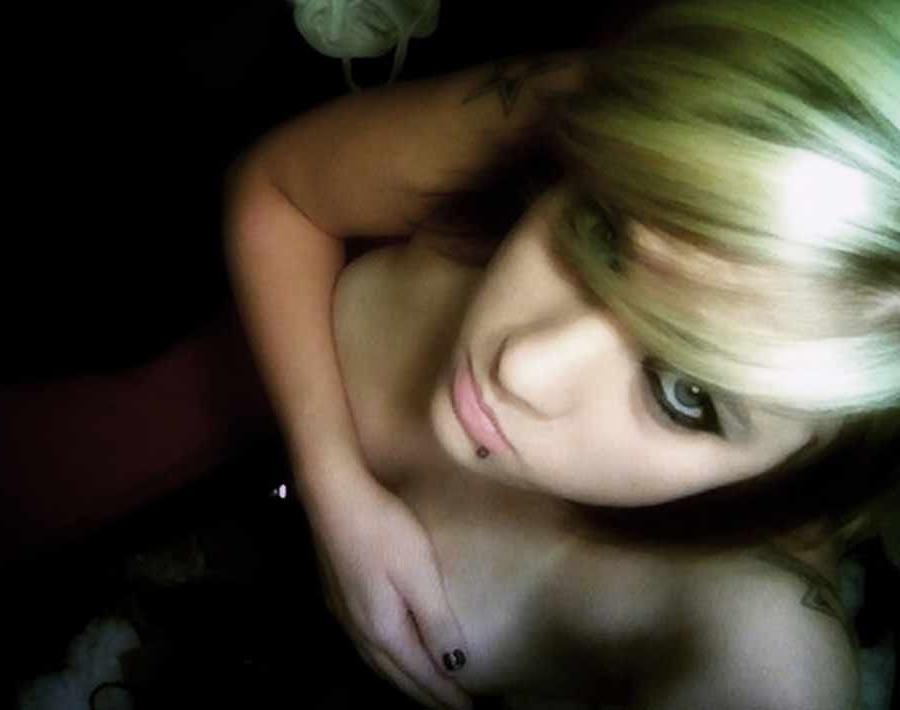 11P Compilation of hot amateur gfs posing