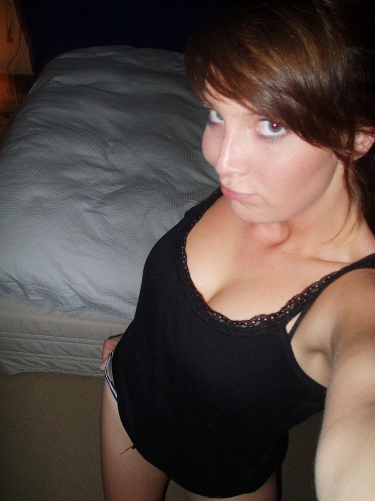 16P Topless blonde selfshoot