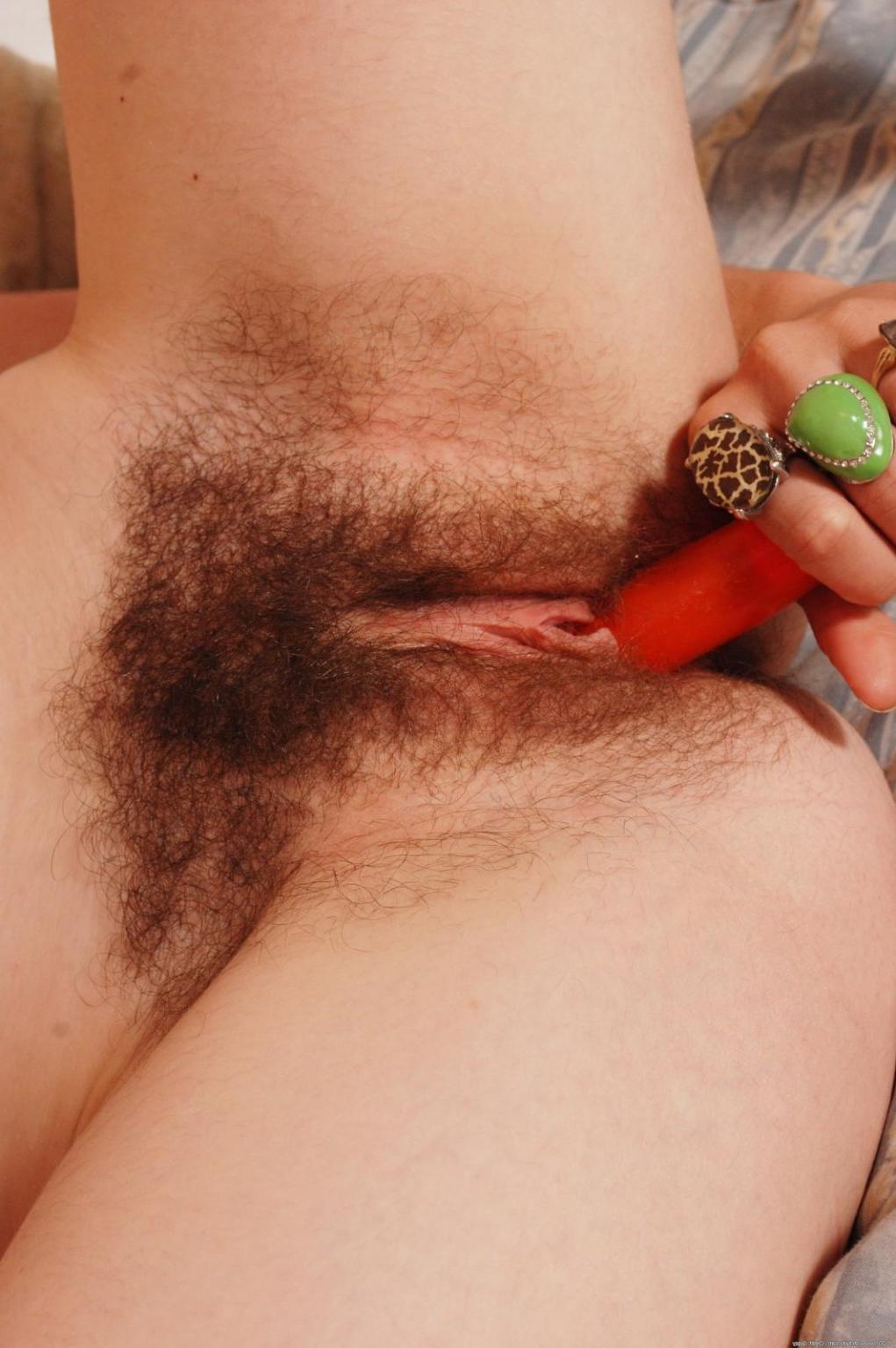 15P Hairy amateur Barb spreading and toying muff