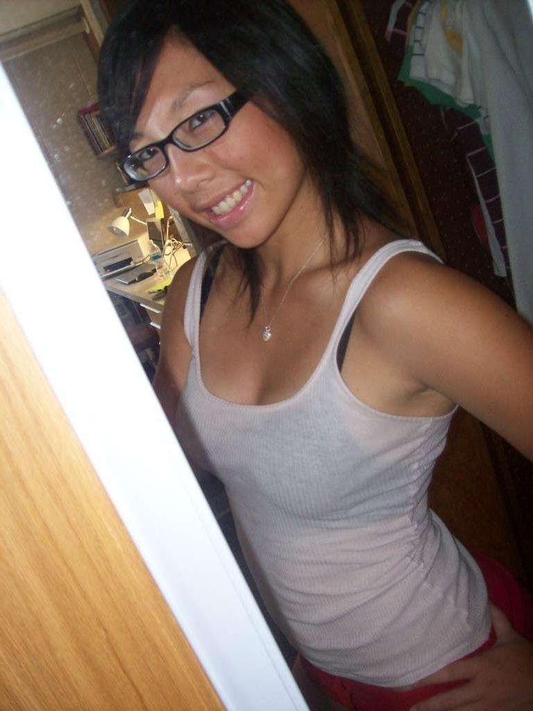 15P A compilation of pics from hot and sexy Asian girls