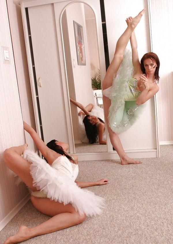 16P Pretty flexible teen showing their pussies and buttholes in mad poses