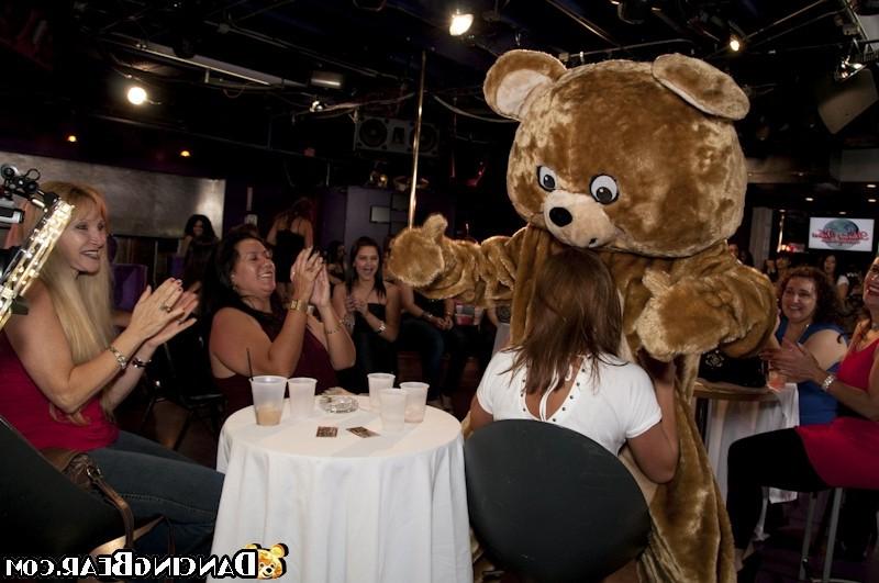 16P Gangbang action during an exciting dirty party at private club