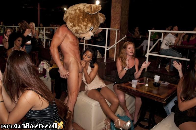 16P Gangbang action during an exciting dirty party at private club