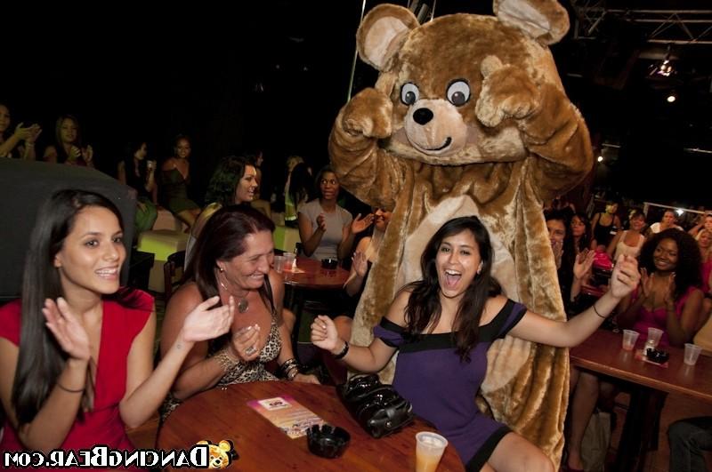 16P Gangbang action during an exciting dirty party at private club