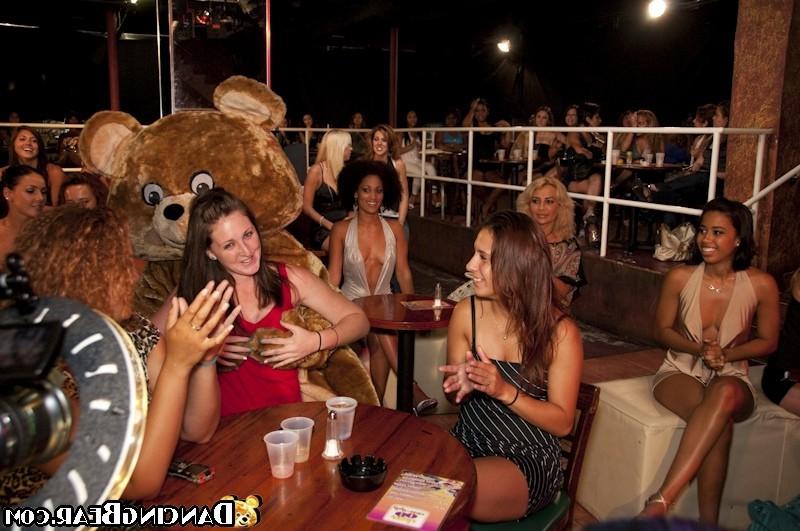 16P Gangbang action during an exciting dirty party at private club