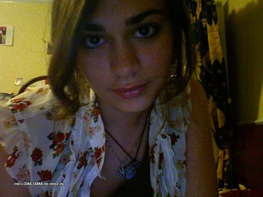 15P Amateur sexy heavy-chested senorita