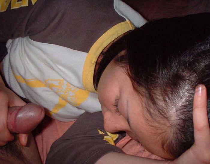 15P Pictures of an Asian hottie who loves to suck her BF's dick