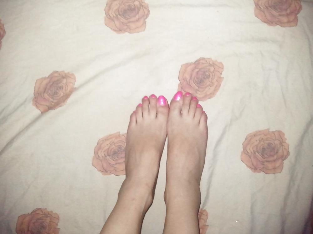 18P Amateur footjob
