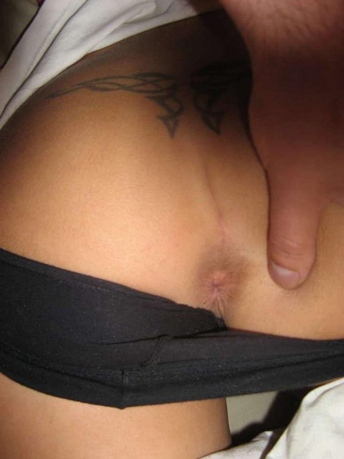 16P Pictures of a quirky babe who likes double penetration
