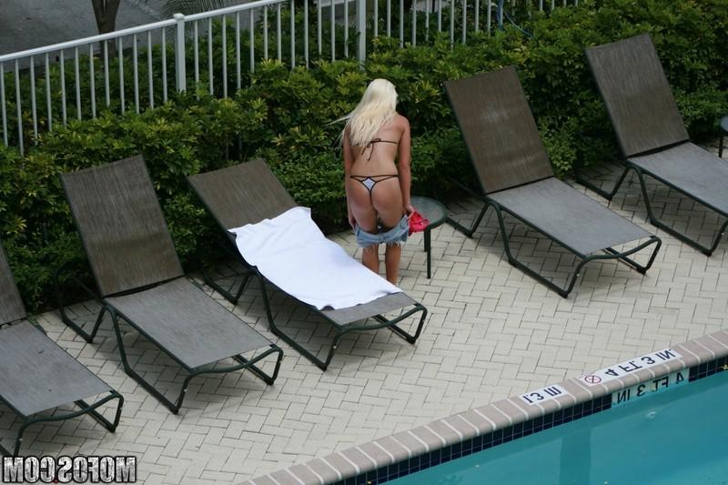 16P Sunbathing blonde babe enjoys double penetration