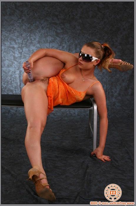16P Flexible beauty toys pussy and ass with her legs behind her head