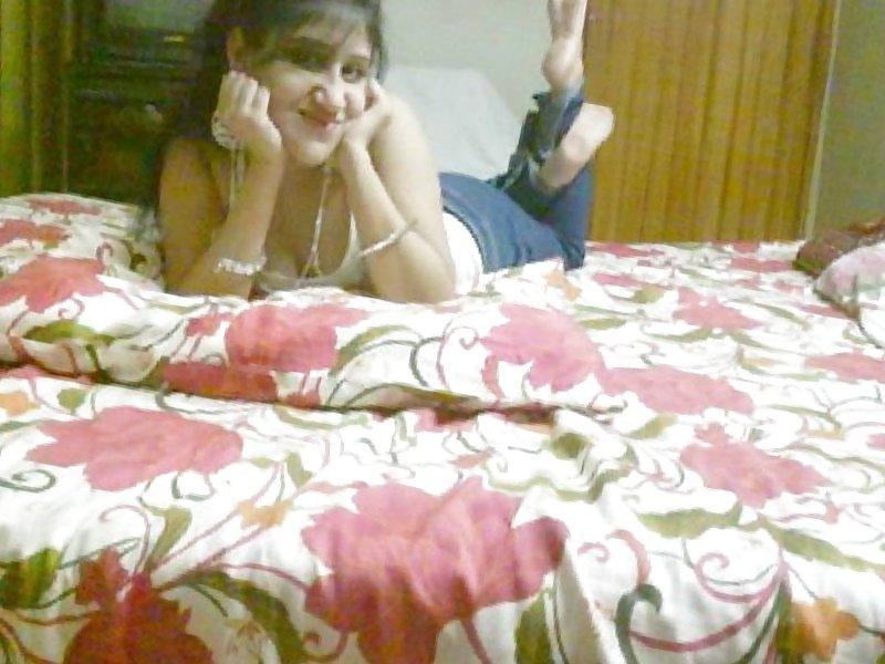 14P Indian Desi wife Ranjana - coolbudy