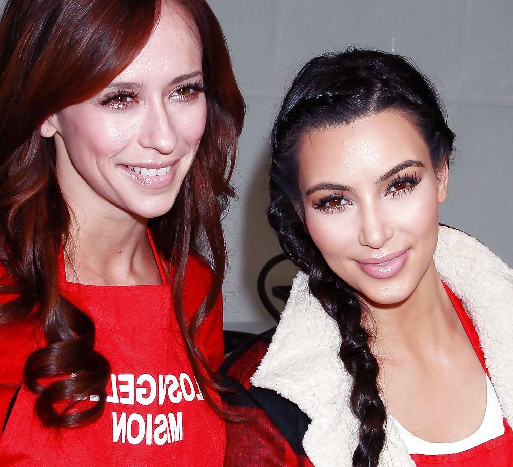 25P Jennifer Love Hewitt Kim Kardashian serving food LA