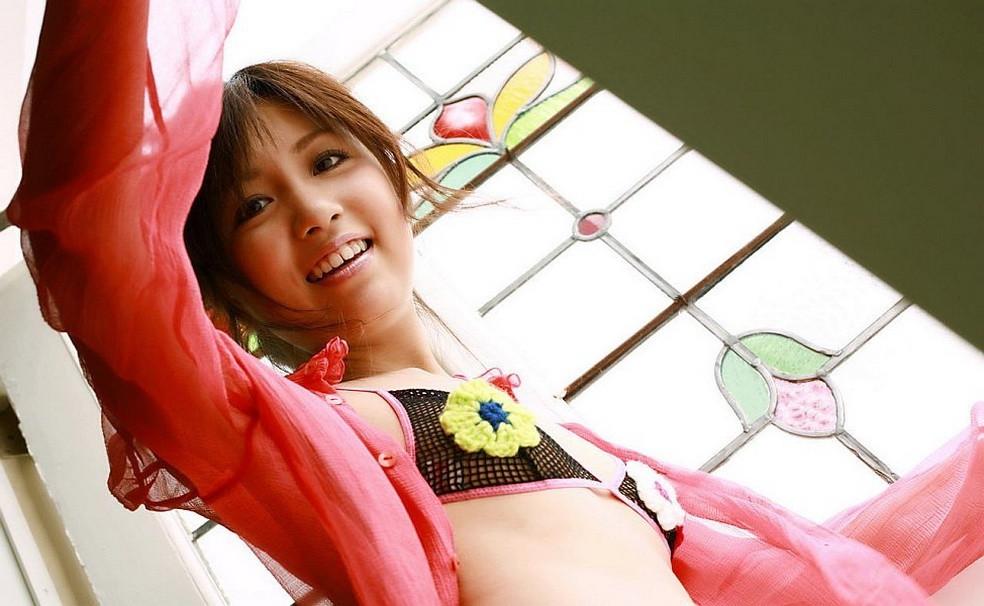 16P Japanese babe Rika Yuuki showing her ass and pussy