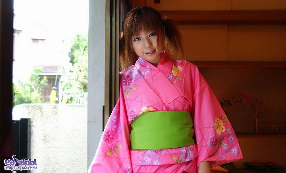 16P Japanese Miyu posing in kimono shows ass and pussy