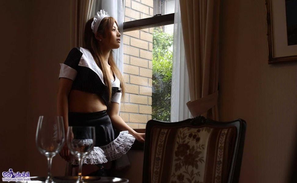 15P Japanese maid Yuka Hata shows titties and firm ass