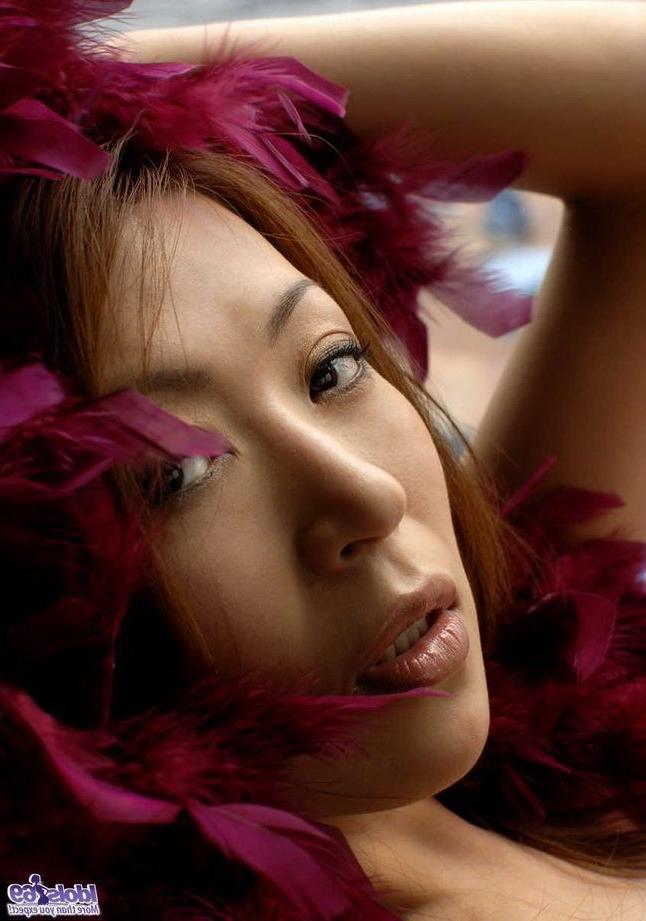 15P Asian idol Jun Kusanagi in red corset showing body