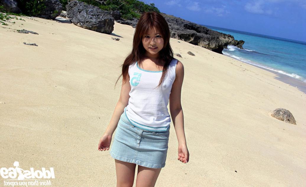 16P Japanese chick at the beach