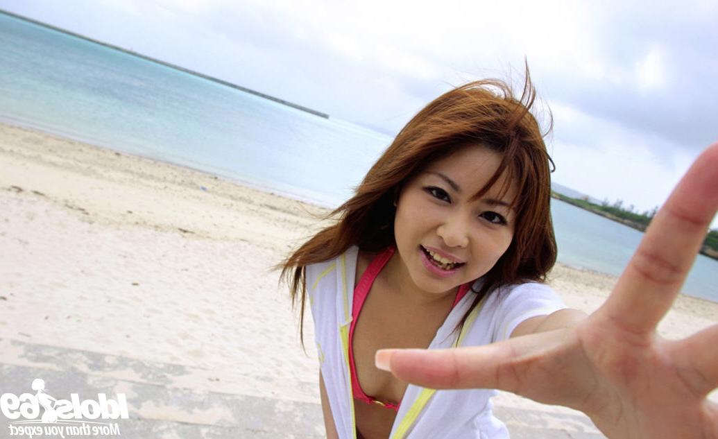 16P Japanese chick at the beach