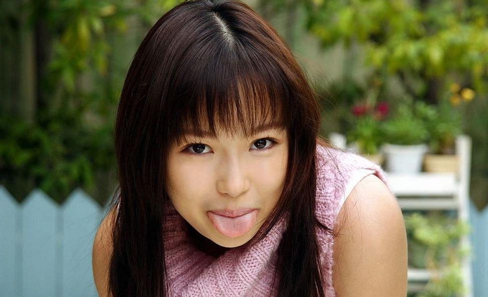 15P Japanese Aya Shiraishi shows hot pussy and titties