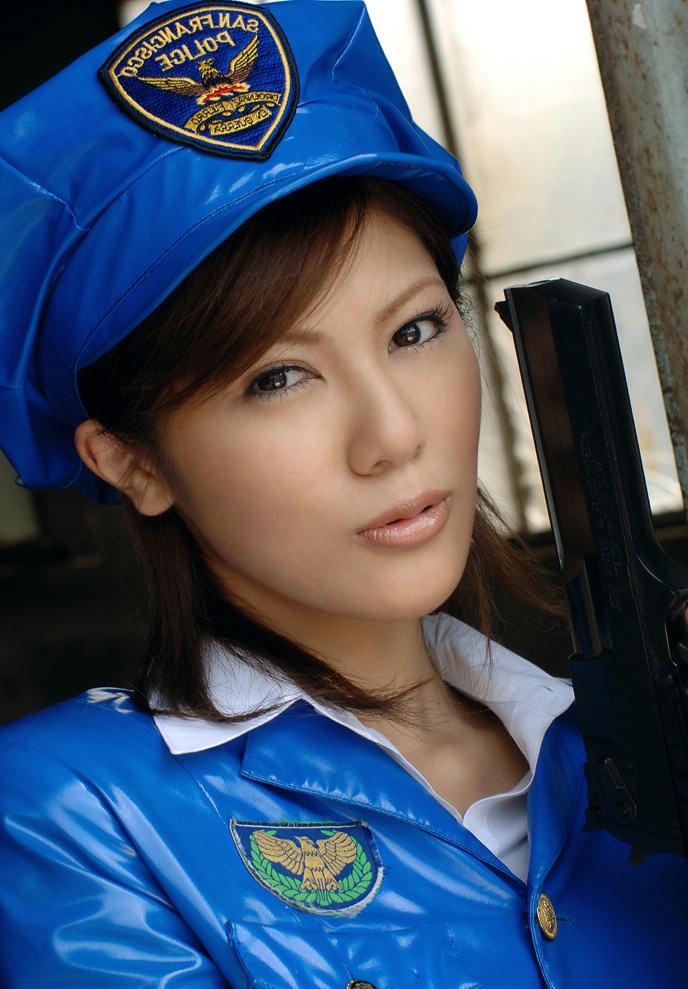 16P Japanese tramp dresses like a cop for thrills