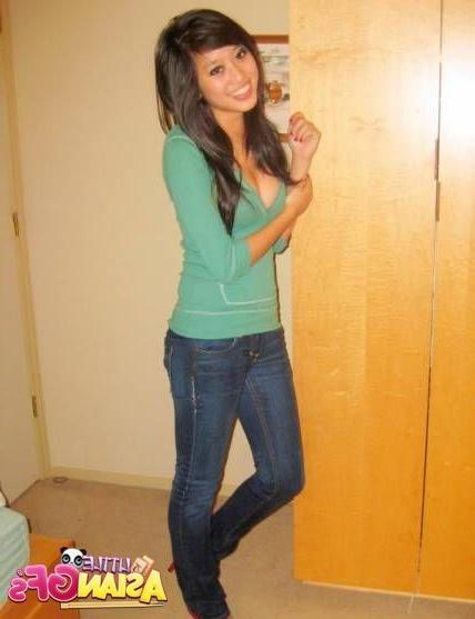 10P Self-shot asian teens getting naked