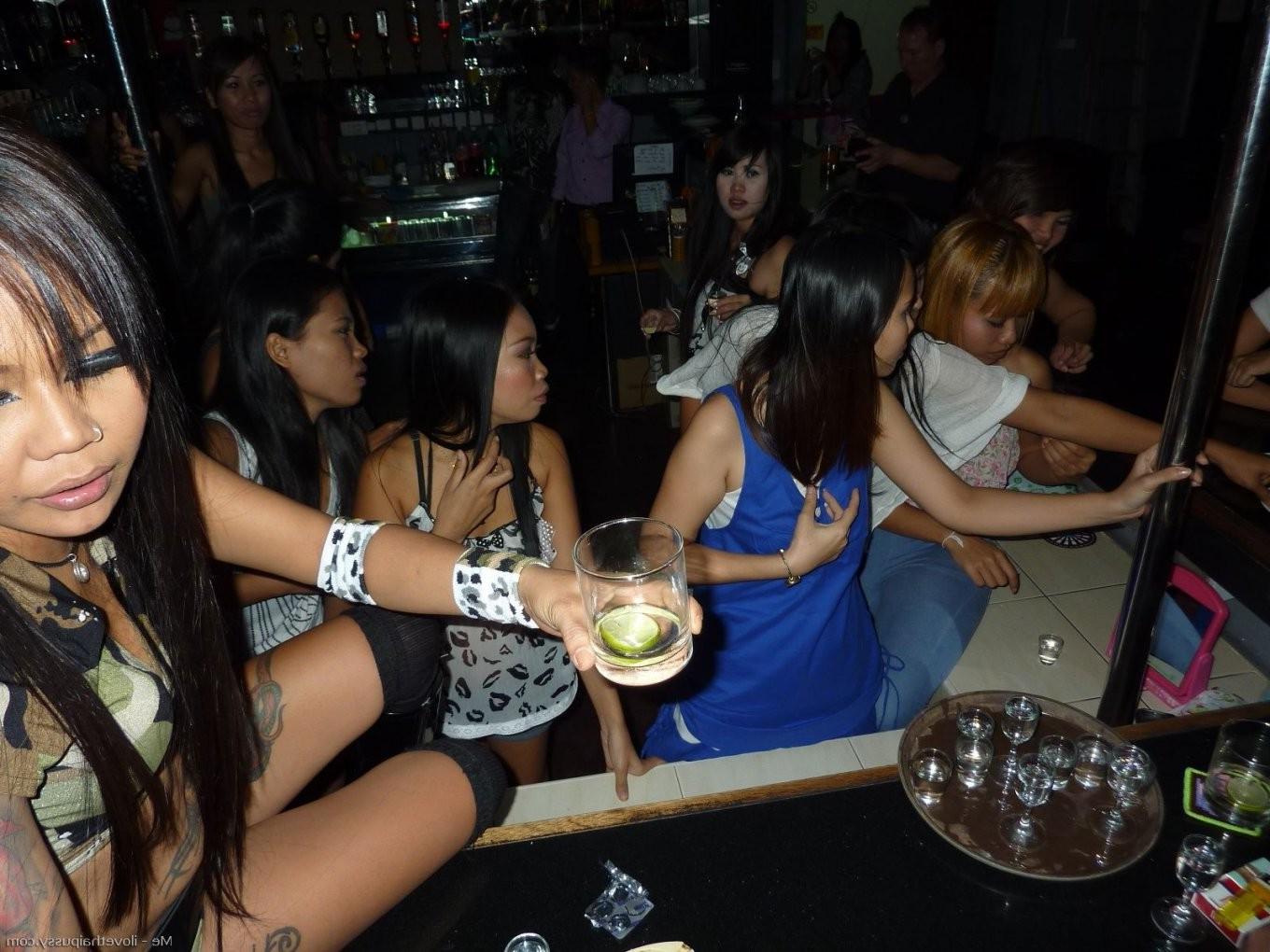 15P Hot Thai Hooker Loves No Condom Penetration Bareback Asian Slut