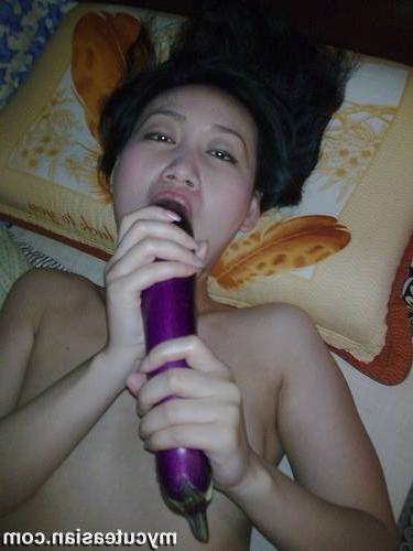 15P Asian rams a vegetable deep in shaved pussy