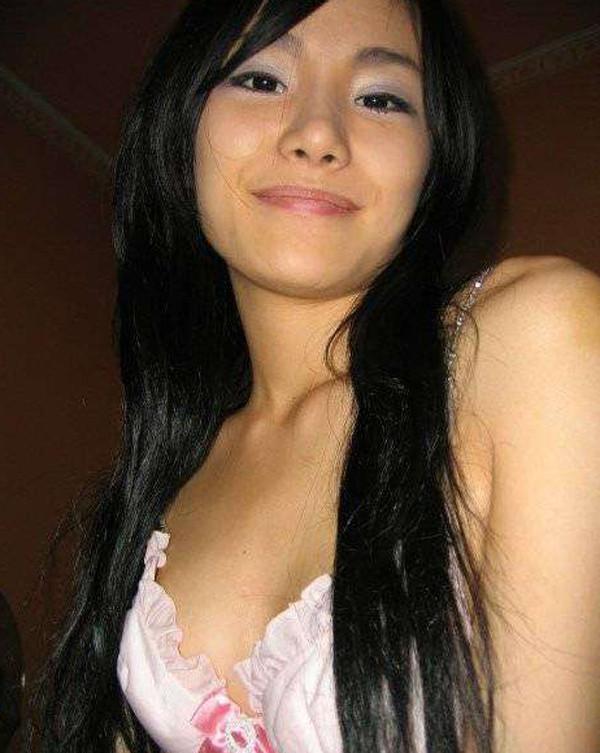 15P Compilation of a sexy Thai chicks hot selfpics