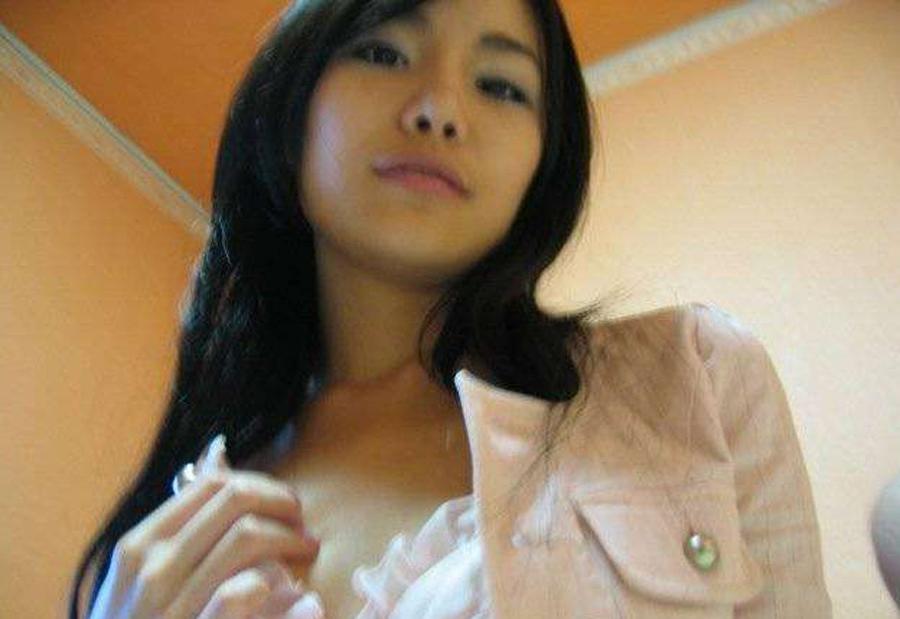 15P Compilation of a sexy Thai chicks hot selfpics
