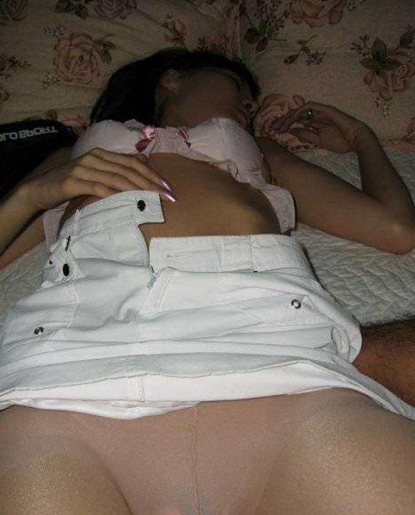 15P Compilation of a sexy Thai chicks hot selfpics