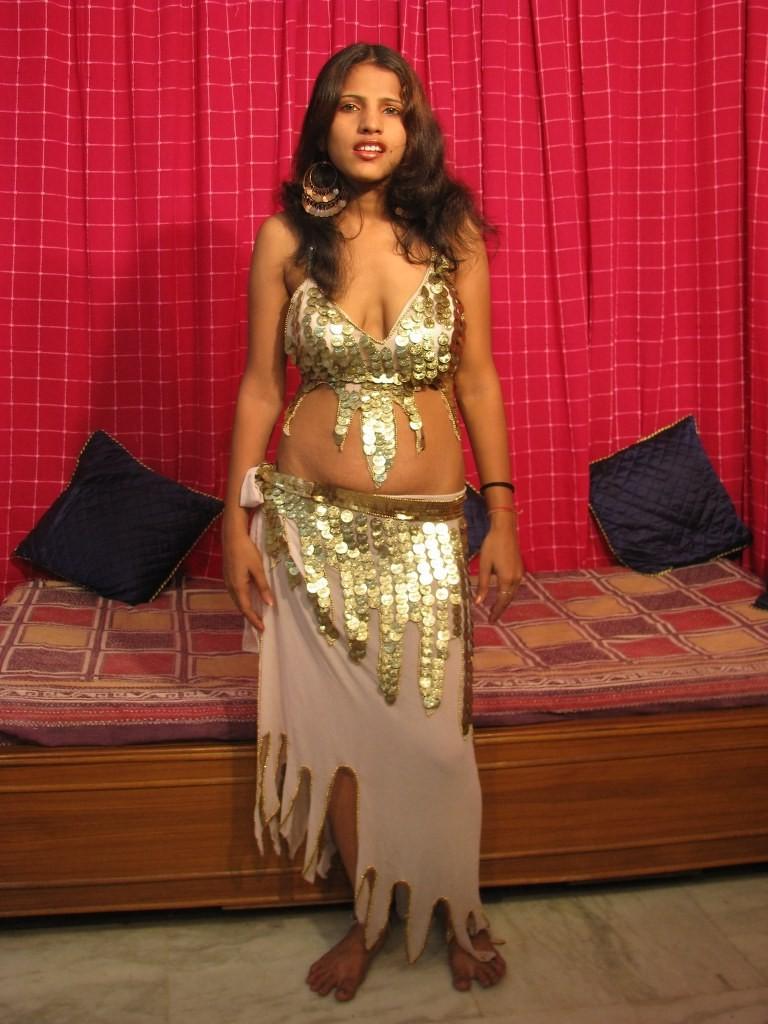 16P Sexy desi girl spreads her legs to show her shaved indian pussy