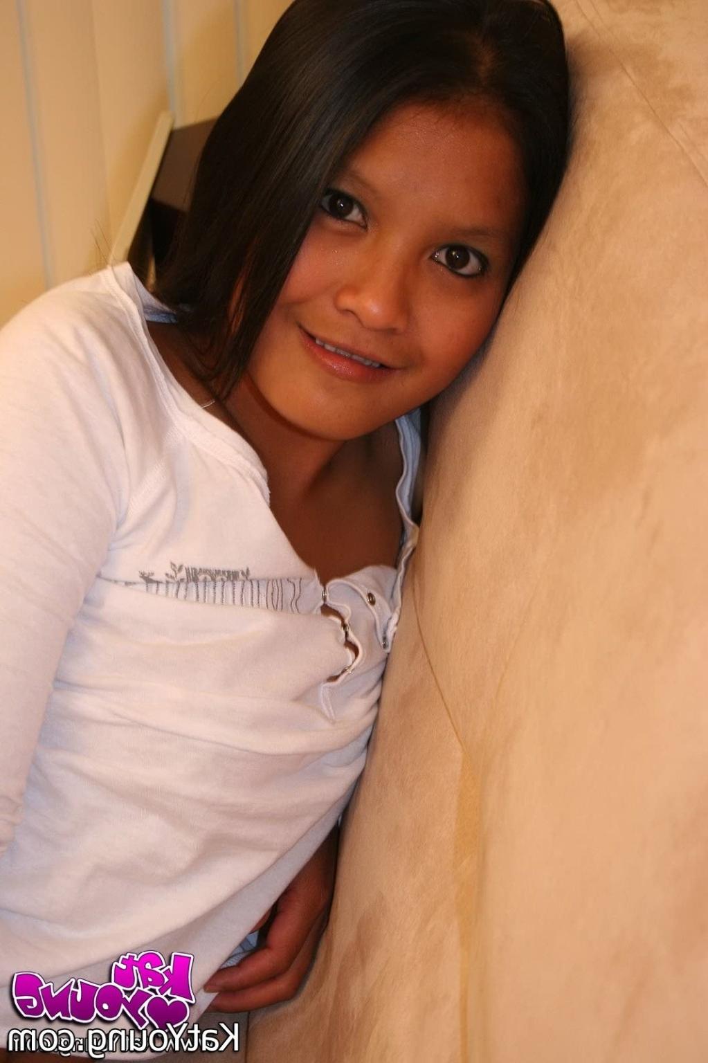 16P ::: Kat Young ::: Pretty asian teen Kat stripping and showing her attractive qui