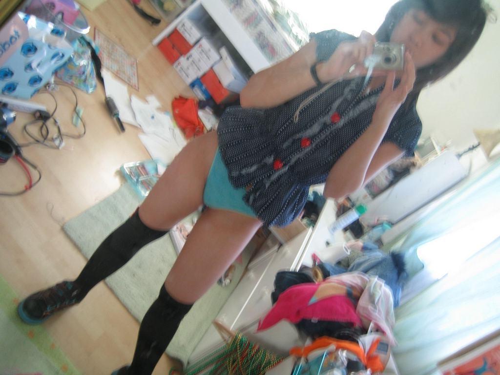 15P Cute Asian teen girlfriend takes homemade pix while toying pussy