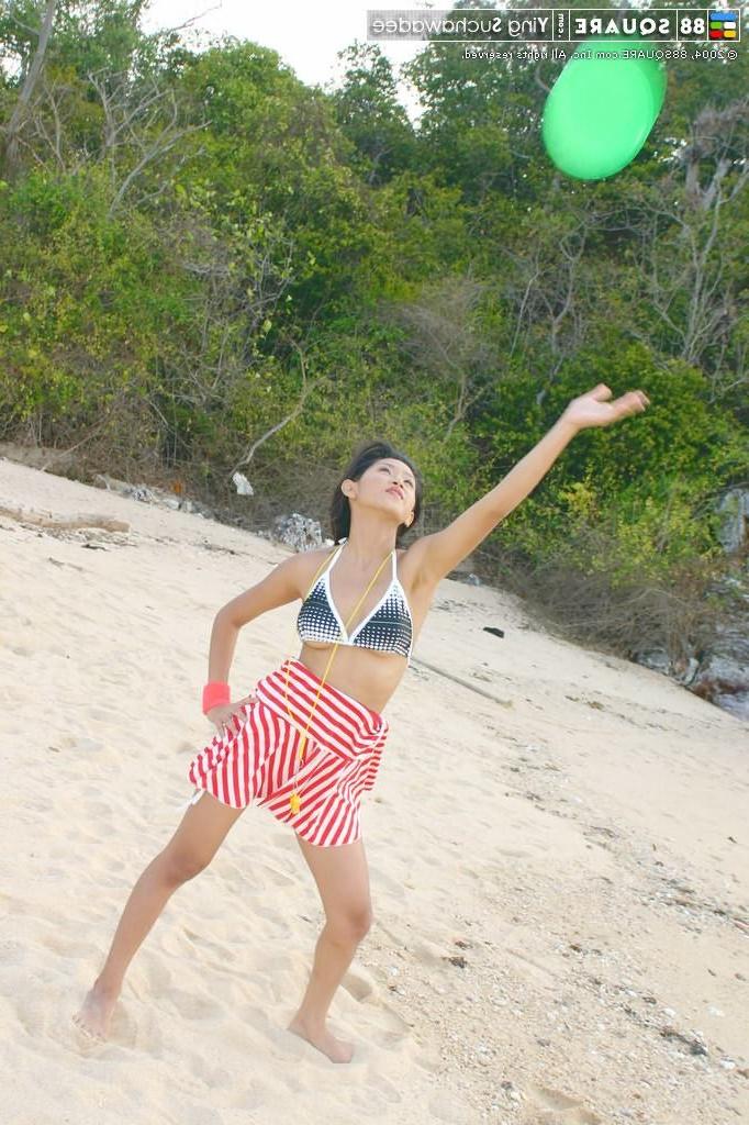 15P Gorgeous Asian teen babe strips and spreads pussy on the beach