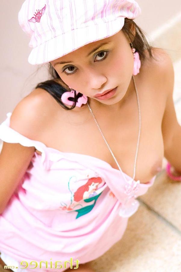 16P Thai teen girl in pink hat