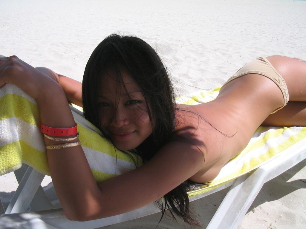 16P amateur asian at the beach
