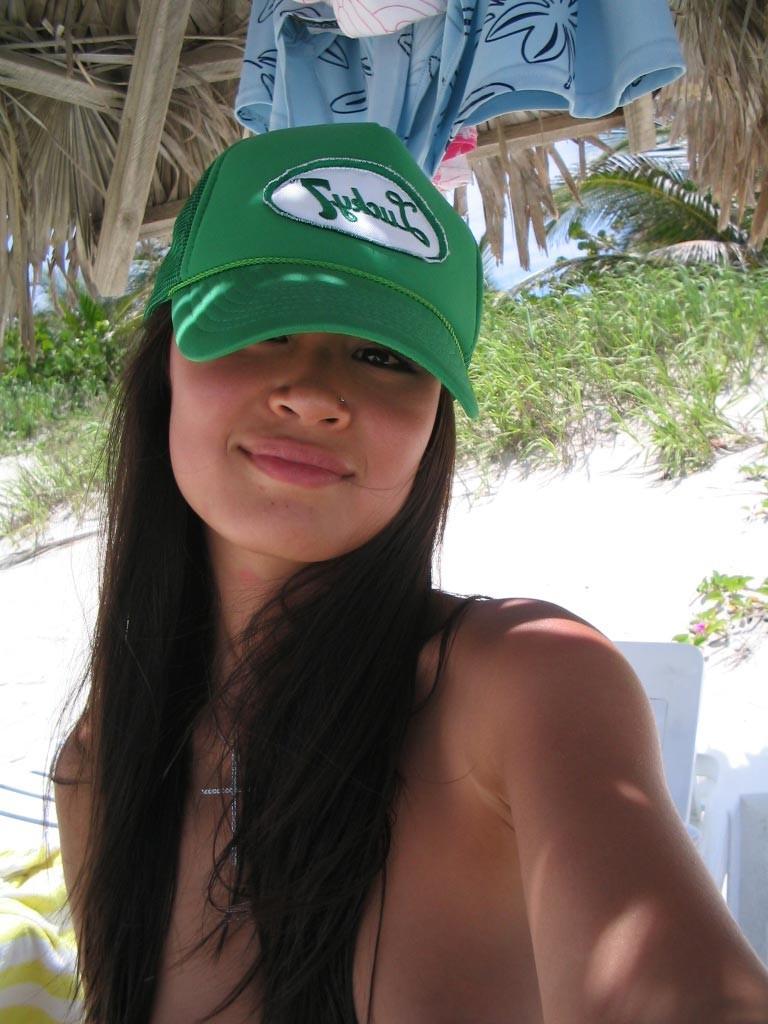 16P amateur asian at the beach