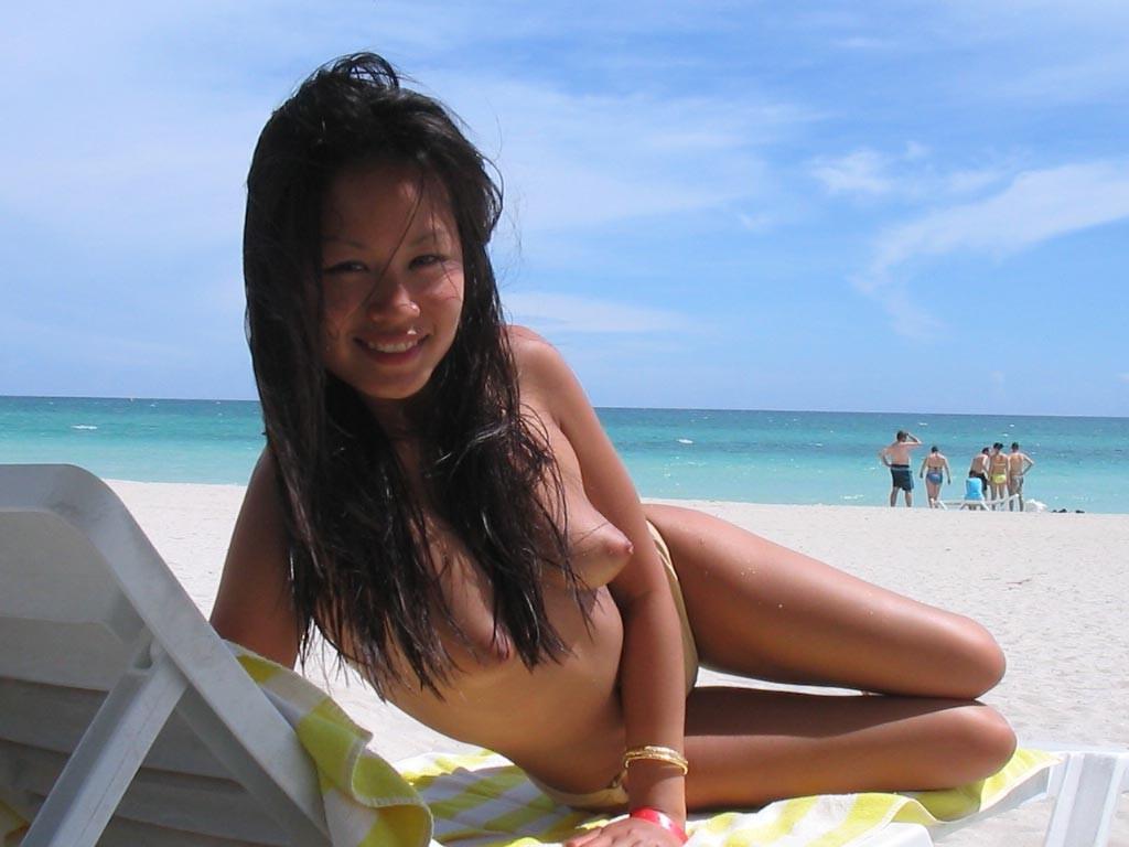 16P amateur asian at the beach