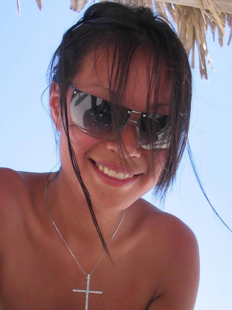16P amateur asian at the beach