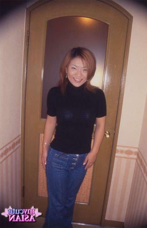 16P Busty Japanese amateur spreads her wet pussy