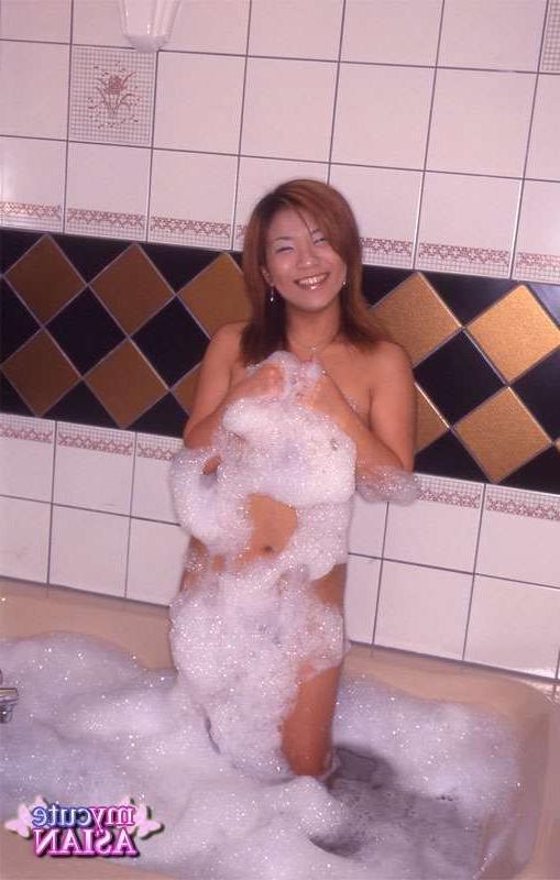 16P Busty Japanese amateur spreads her wet pussy