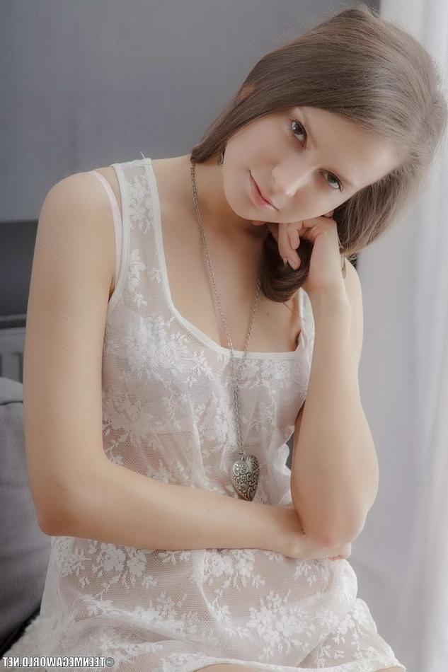 15P Busty teen angel showin her perfect body and pussy