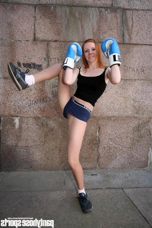 15P Pantyhosed hot missy boxing riverside