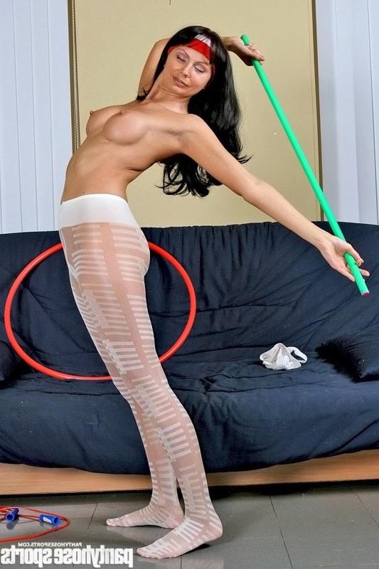 15P Brune in white tights in sexy gymnastics