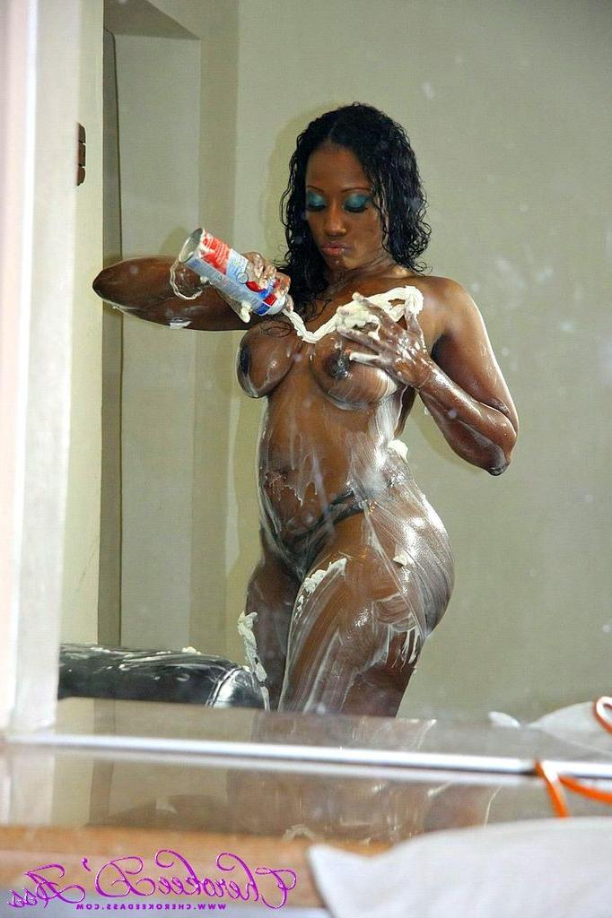 16P Curvy black babe Cherokee D' Ass with whip cream