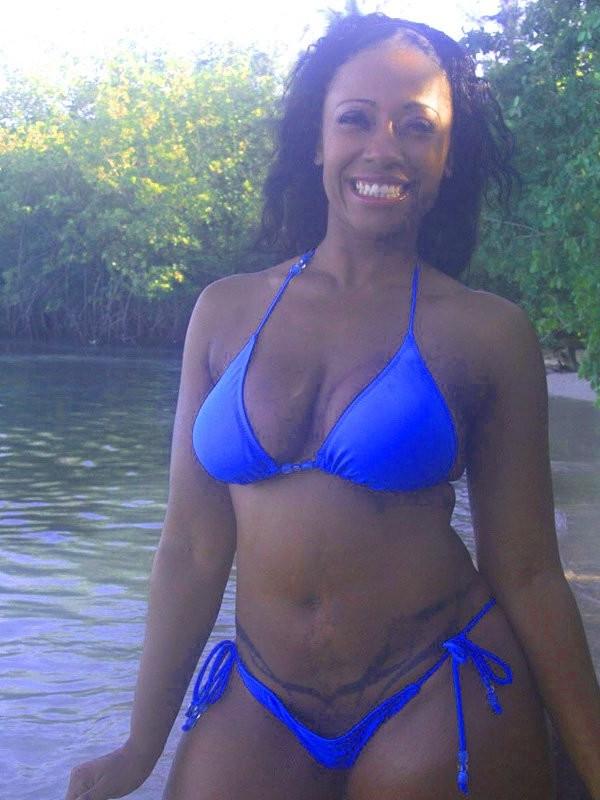 16P Bootylicious Cherokee D Ass fucked at the beach